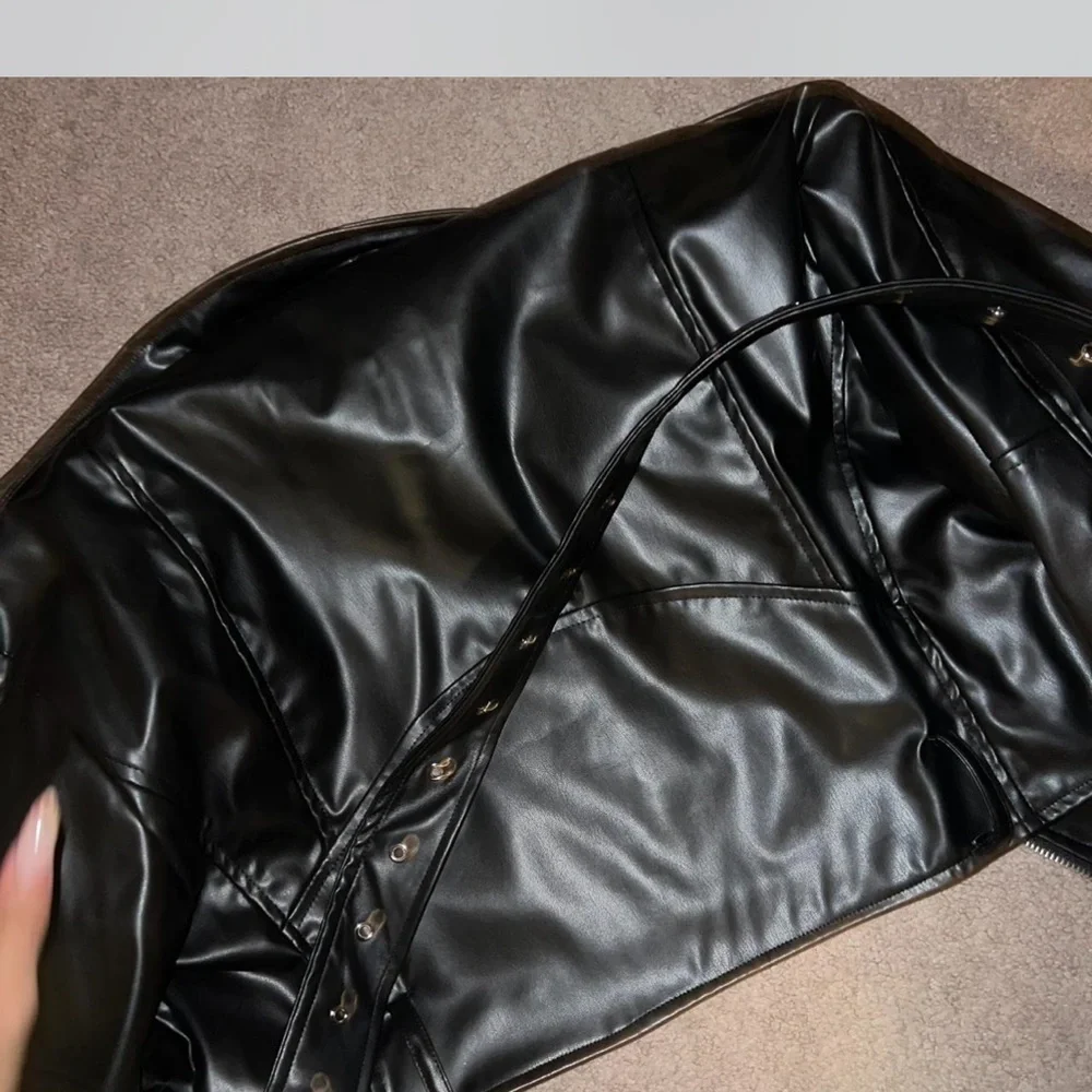 Commense Black Leather Jacket - Picture 5 of 5